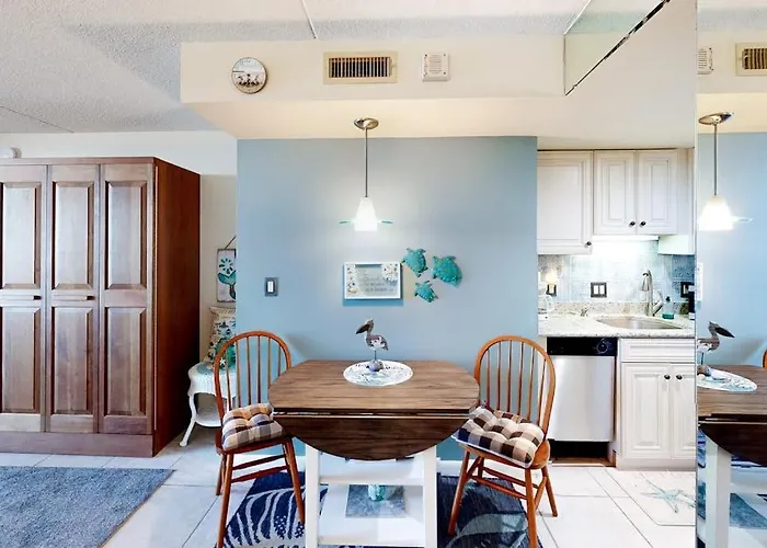 Warm & Welcoming In Oceanfront Building With Pool & Sauna Holiday home