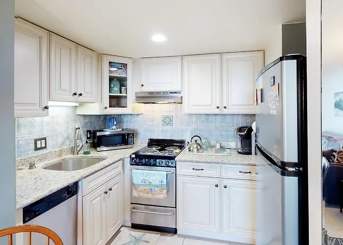Warm & Welcoming In Oceanfront Building With Pool & Sauna Ocean City