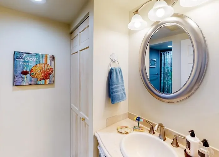 Holiday home Warm & Welcoming In Oceanfront Building With Pool & Sauna