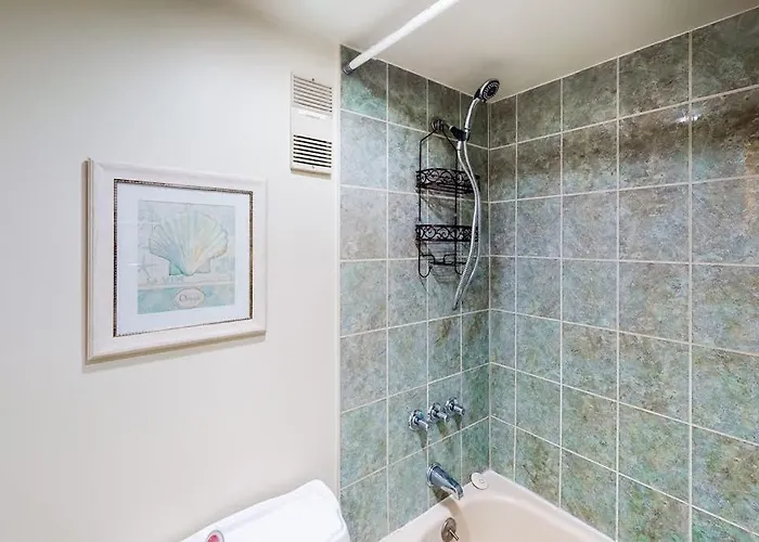 Warm & Welcoming In Oceanfront Building With Pool & Sauna Holiday home *
