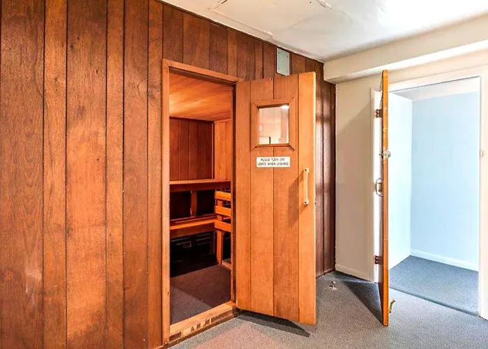 Holiday home Warm & Welcoming In Oceanfront Building With Pool & Sauna *