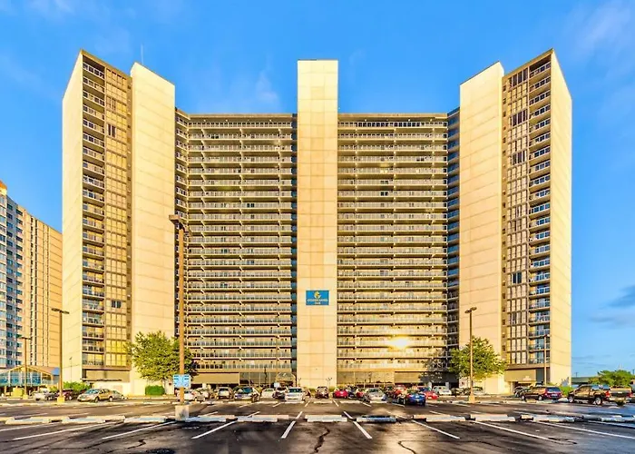 Warm & Welcoming In Oceanfront Building With Pool & Sauna